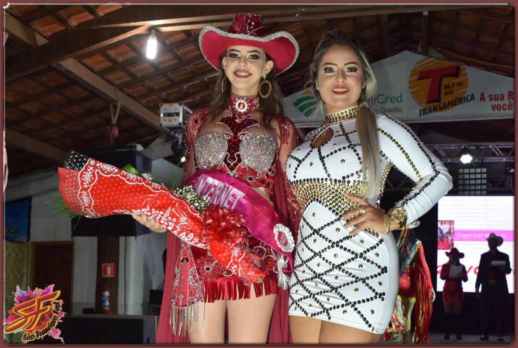 DESFILE DA RAINHA DA EXPOVALE 2019
